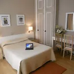 Готель Bypillow Irala 2*